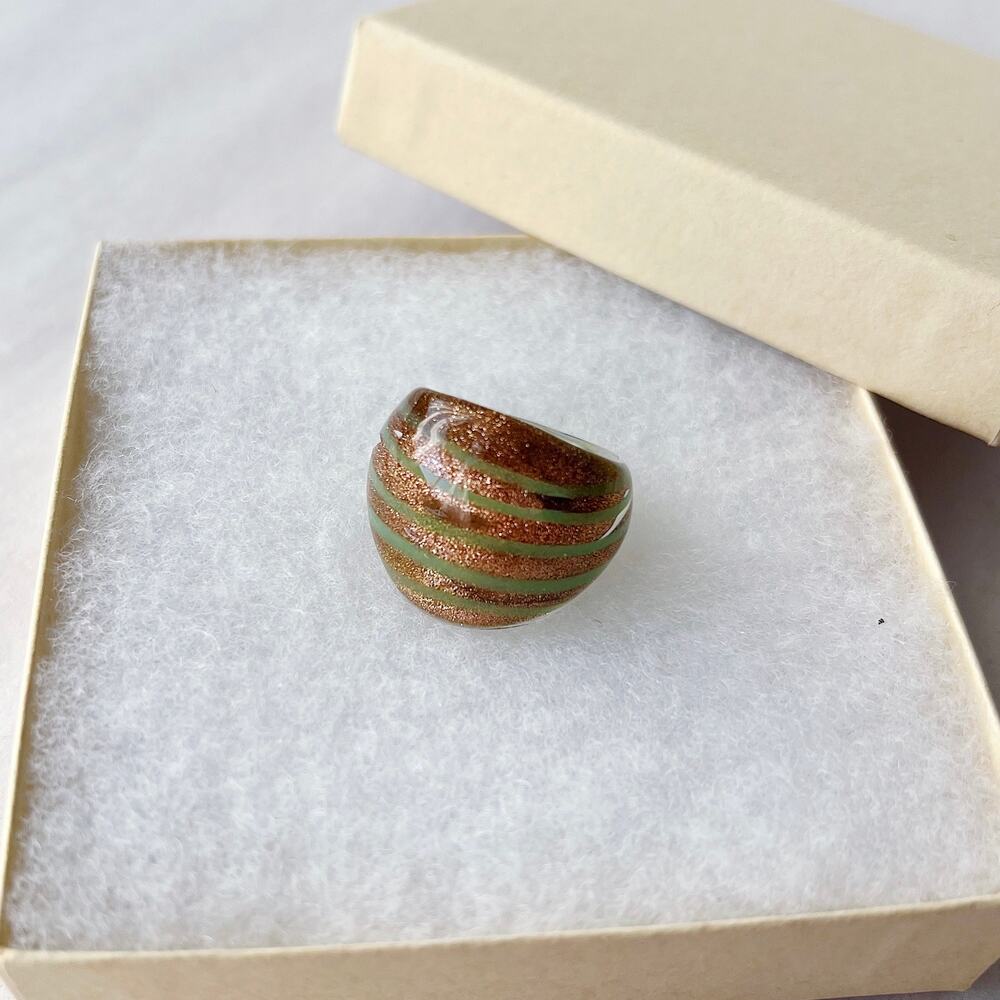 Gold and Green Glass Ring Striped Size 9 Y2K Trendy Fashion Jewelry